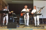 Die "Gitaros" sorgen mit schönen Liedern für Kurzweile.